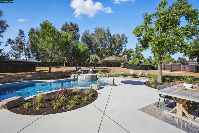 1430 Carpenter Rd, Oakley, CA 94561