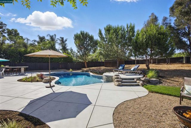 1430 Carpenter Rd, Oakley, CA 94561