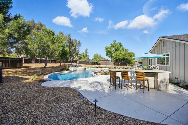 1430 Carpenter Rd, Oakley, CA 94561