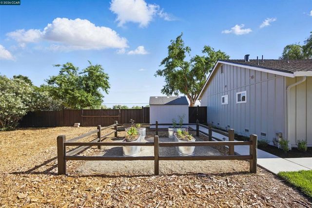 1430 Carpenter Rd, Oakley, CA 94561