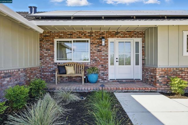 1430 Carpenter Rd, Oakley, CA 94561