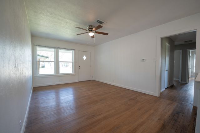 1017 N Houston Street, Royse City, TX 75189