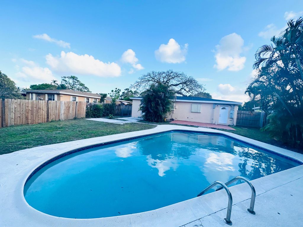 2849 SW 8th Street, Fort Lauderdale, FL 33312