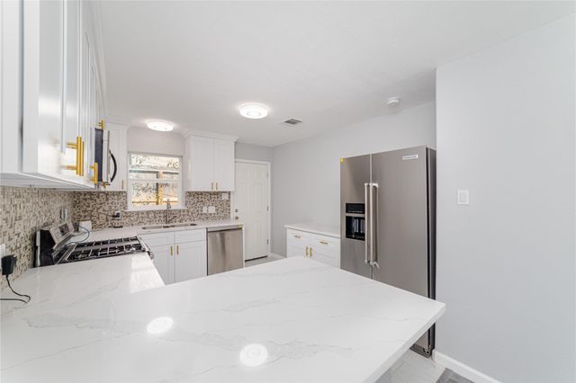 1716 Crestdale Drive 10, Houston, TX 77080