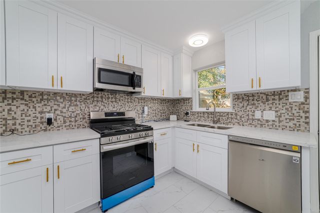 1716 Crestdale Drive 10, Houston, TX 77080