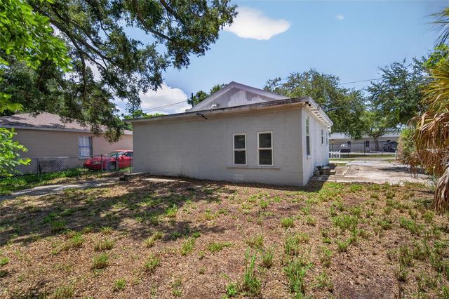 411 12TH AVENUE E, Bradenton, FL 34208