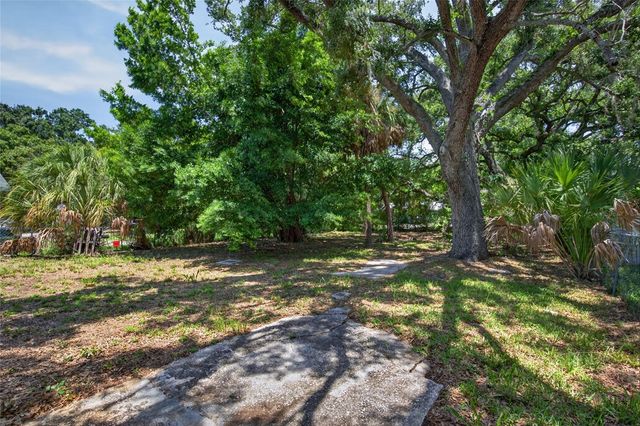 411 12TH AVENUE E, Bradenton, FL 34208