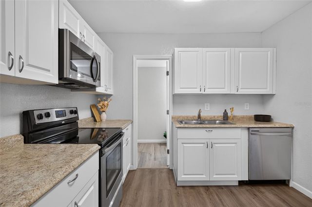 411 12TH AVENUE E, Bradenton, FL 34208