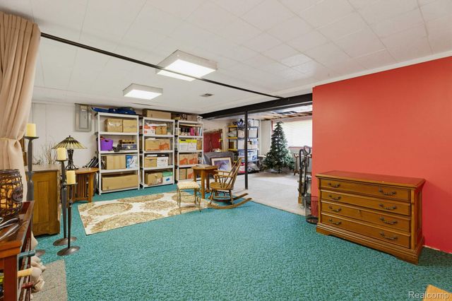 984 Coach House Lane, Waterford Charter Township, MI 48327