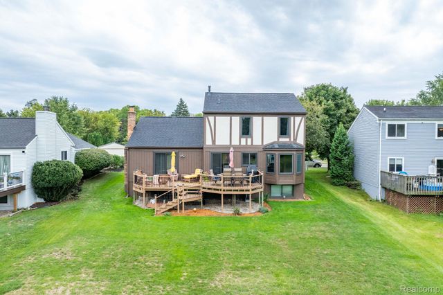 984 Coach House Lane, Waterford Charter Township, MI 48327