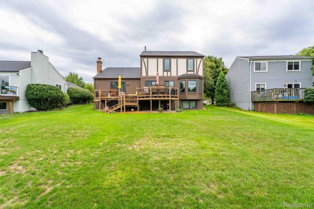 984 Coach House Lane, Waterford Charter Township, MI 48327