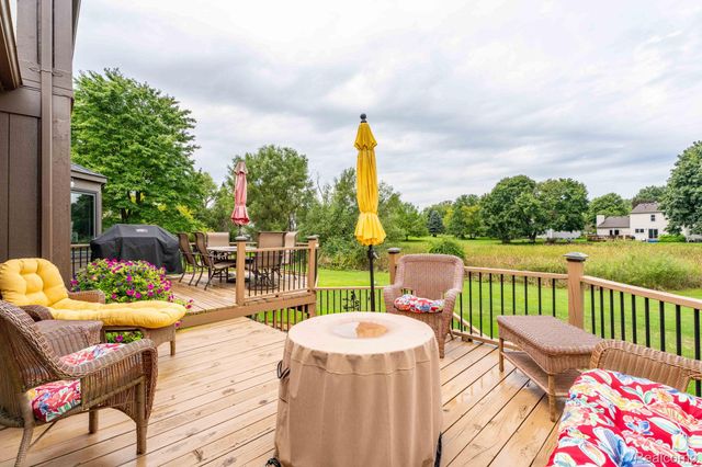984 Coach House Lane, Waterford Charter Township, MI 48327