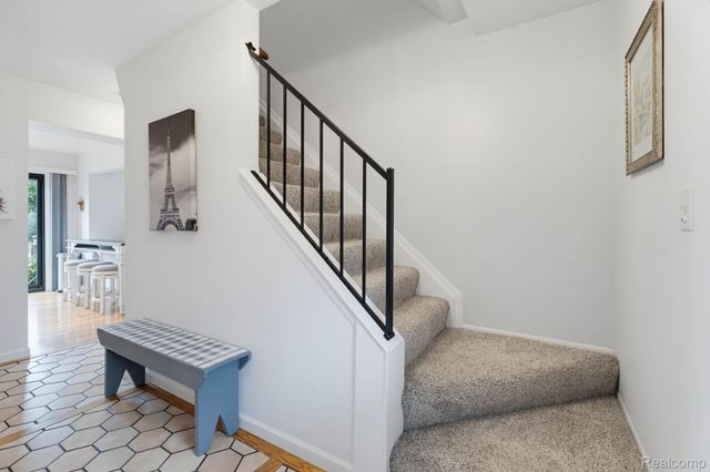 984 Coach House Lane, Waterford Charter Township, MI 48327