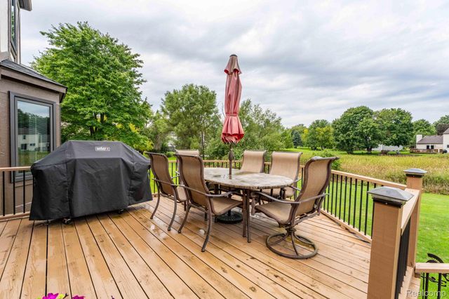 984 Coach House Lane, Waterford Charter Township, MI 48327