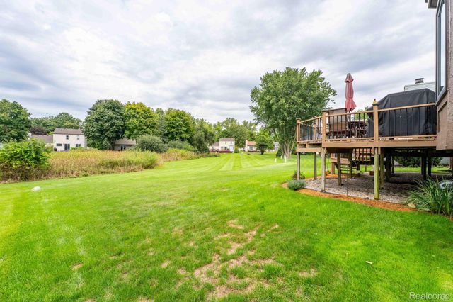 984 Coach House Lane, Waterford Charter Township, MI 48327