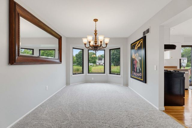 984 Coach House Lane, Waterford Charter Township, MI 48327