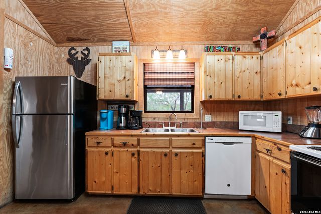 19 Wisteria Way, Concan, TX 78838