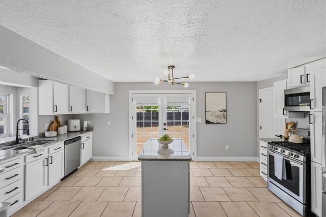 603 Amistad Road SW, Los Lunas, NM 87031
