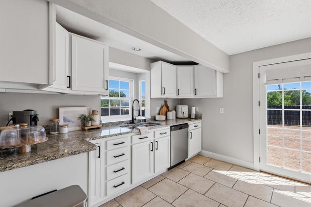 603 Amistad Road SW, Los Lunas, NM 87031