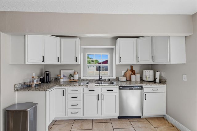 603 Amistad Road SW, Los Lunas, NM 87031