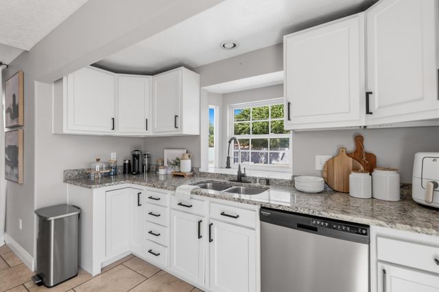 603 Amistad Road SW, Los Lunas, NM 87031