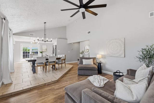 603 Amistad Road SW, Los Lunas, NM 87031