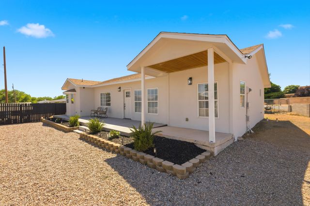 603 Amistad Road SW, Los Lunas, NM 87031