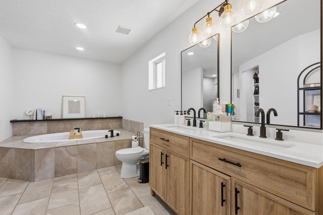 603 Amistad Road SW, Los Lunas, NM 87031