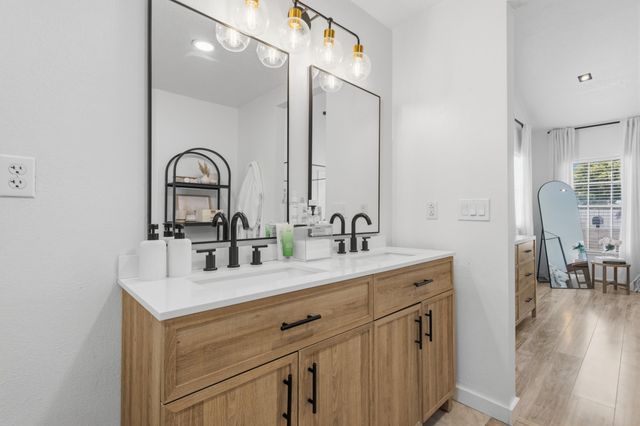 603 Amistad Road SW, Los Lunas, NM 87031