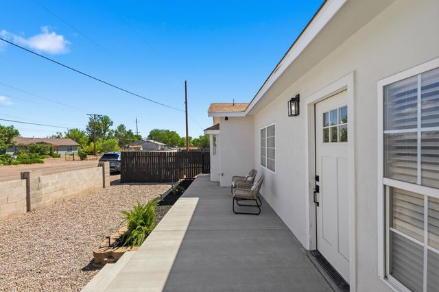 603 Amistad Road SW, Los Lunas, NM 87031