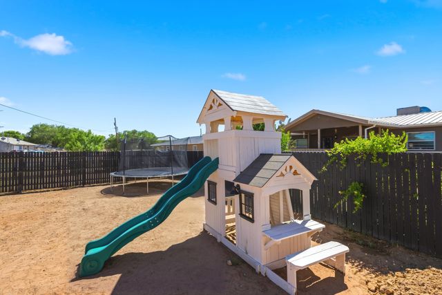 603 Amistad Road SW, Los Lunas, NM 87031