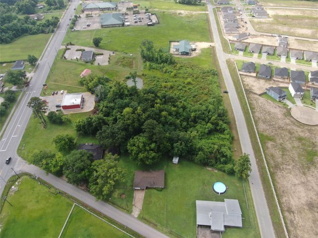 2211 Waco St, Dayton, TX 77535