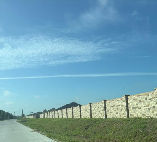 2211 Waco St, Dayton, TX 77535