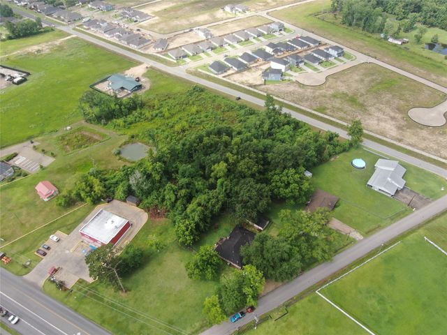 2211 Waco St, Dayton, TX 77535