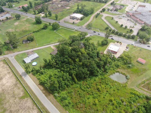 2211 Waco St, Dayton, TX 77535
