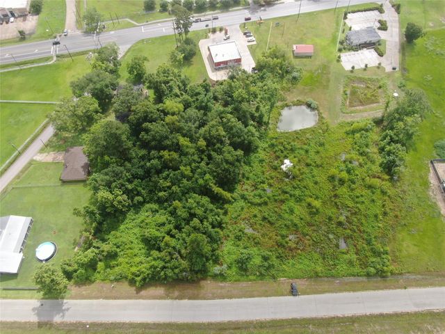 2211 Waco St, Dayton, TX 77535