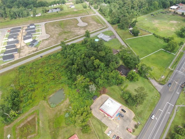 2211 Waco St, Dayton, TX 77535