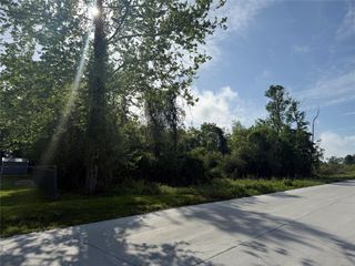 2211 Waco St, Dayton, TX 77535