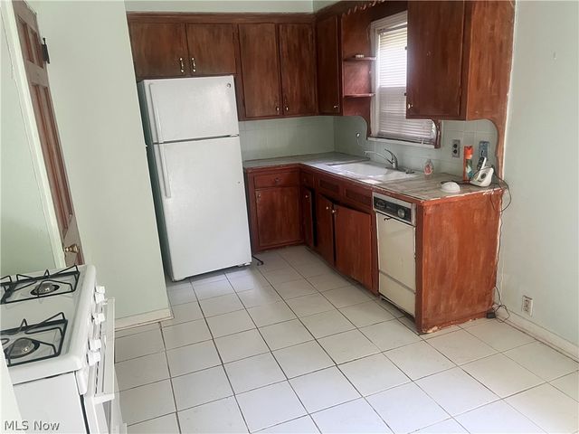 3482 Monticello Boulevard, Cleveland Heights, OH 44121