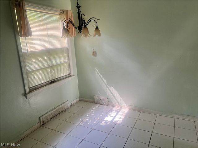 3482 Monticello Boulevard, Cleveland Heights, OH 44121