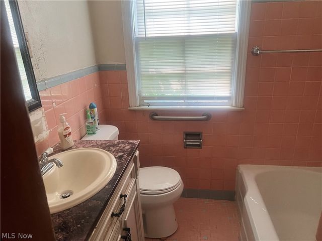3482 Monticello Boulevard, Cleveland Heights, OH 44121