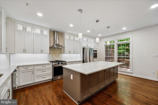 10539 TUCKERMAN HEIGHTS CIR, Rockville, MD 20852