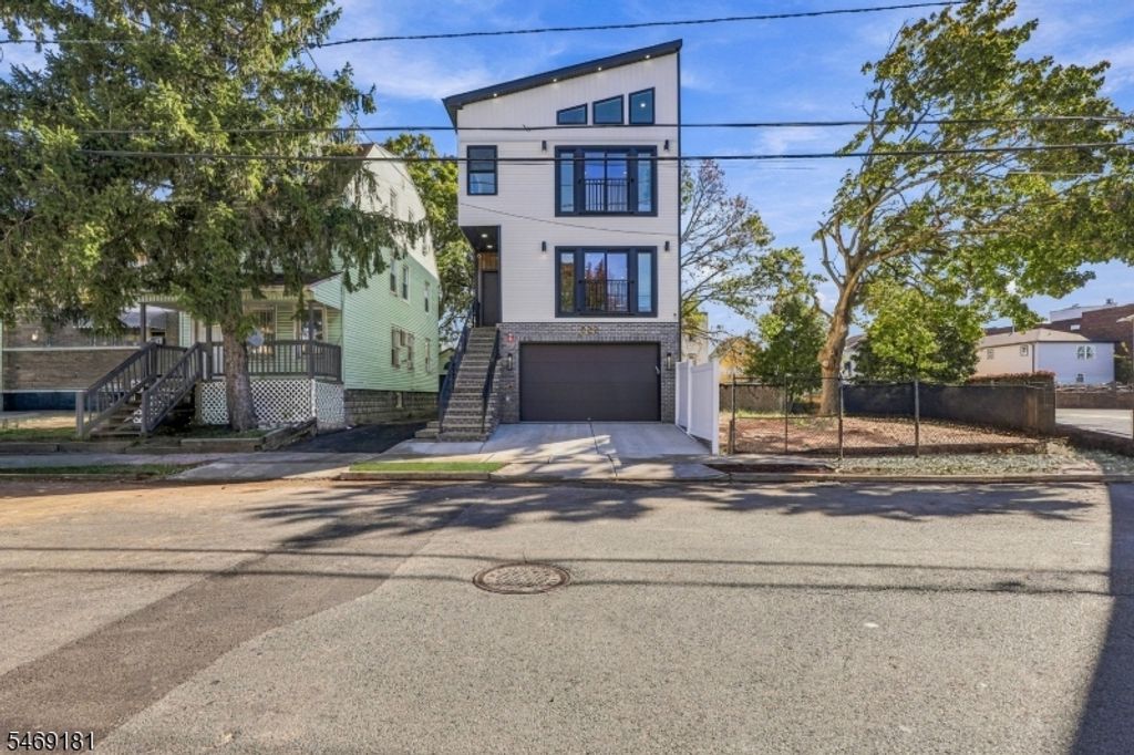 822 S 20Th St, Newark City, NJ 07108 — photo 2