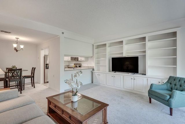 1800 Clairmont Lake A623, Decatur, GA 30033