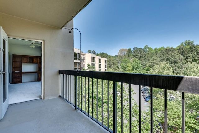 1800 Clairmont Lake A623, Decatur, GA 30033