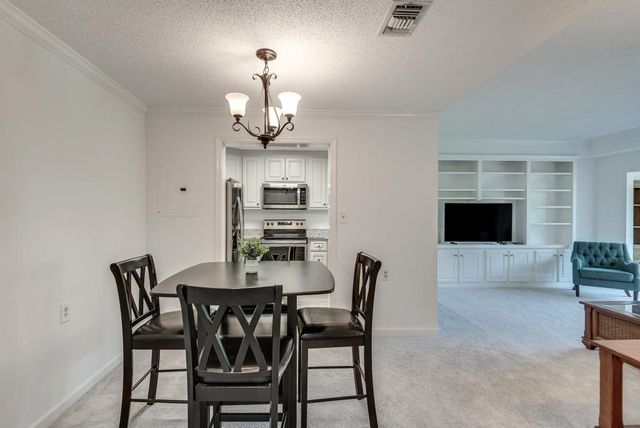 1800 Clairmont Lake A623, Decatur, GA 30033