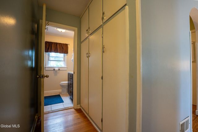 1 Hawley Court, Bethlehem, NY 12054