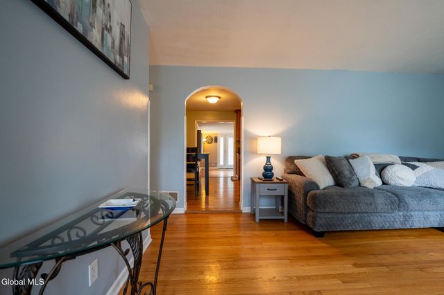 1 Hawley Court, Bethlehem, NY 12054