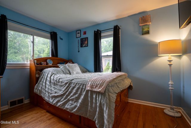 1 Hawley Court, Bethlehem, NY 12054
