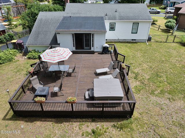 1 Hawley Court, Bethlehem, NY 12054
